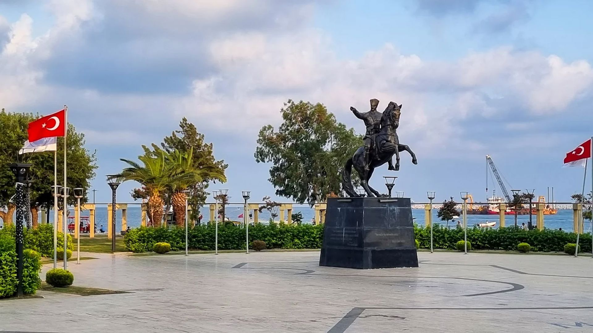 Atatürk anıtı